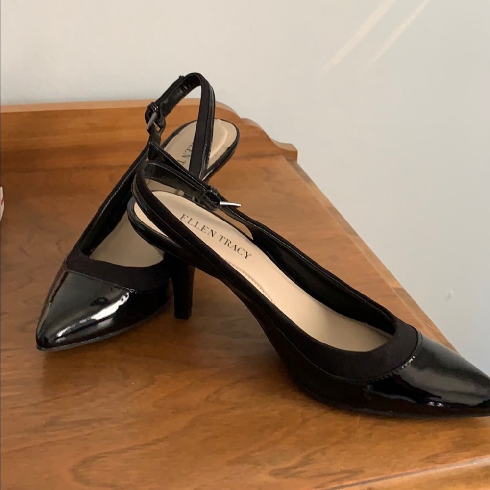 Ellen Tracy  black patent leather pumps